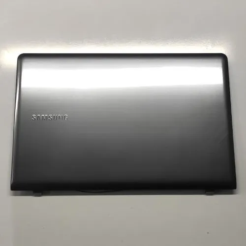 photo_2025-10-15_18-17-35_11zon قاب پشت ال سی دی لپ تاپ سامسونگ SAMSUNG NP 350 V5X - استوک - Image 1